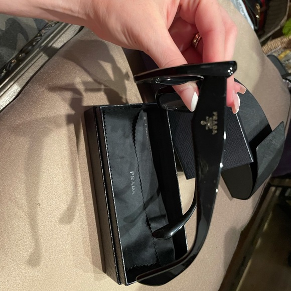 Prada sunglasses - Picture 2 of 7